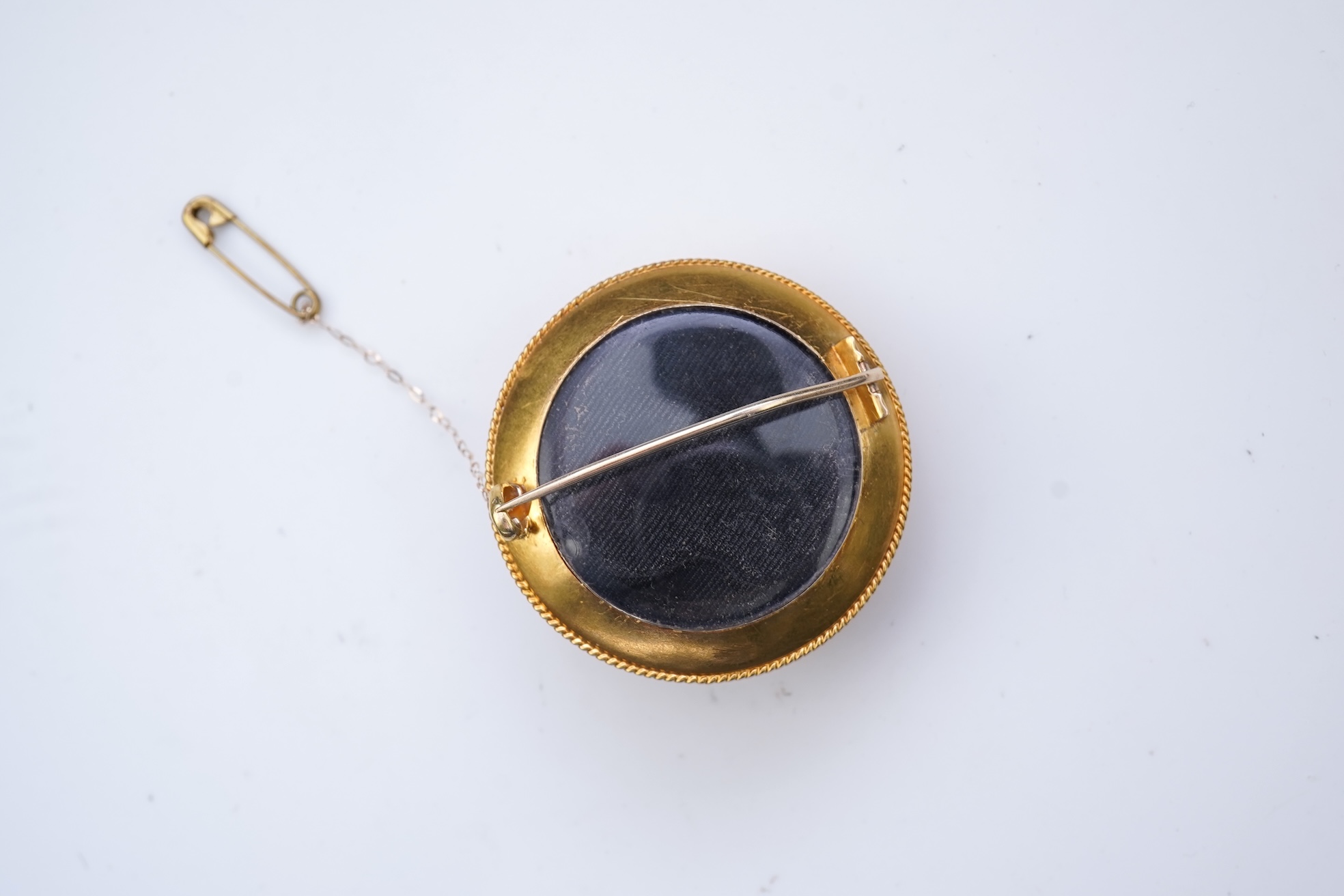 A Victorian gold brooch, third quarter 19th century